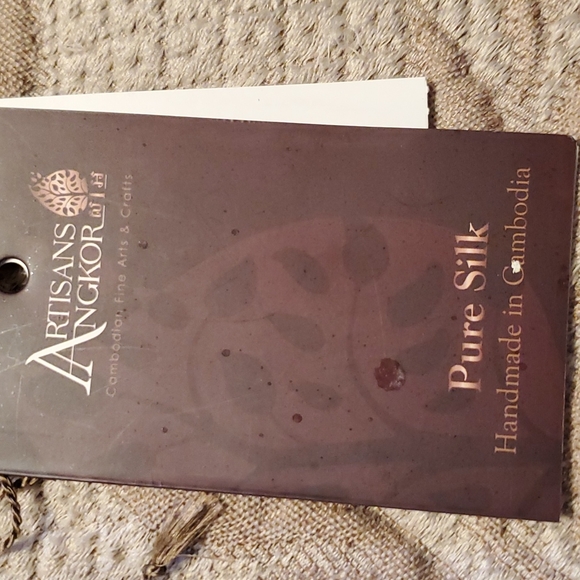 scarf. Pure silk ARTISANS ANGKOR - Picture 9 of 10